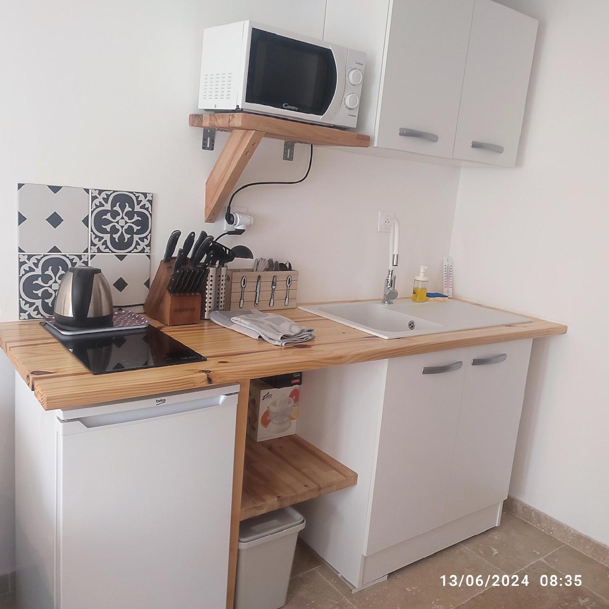 Logement Le Gabian Ampus Esterno foto