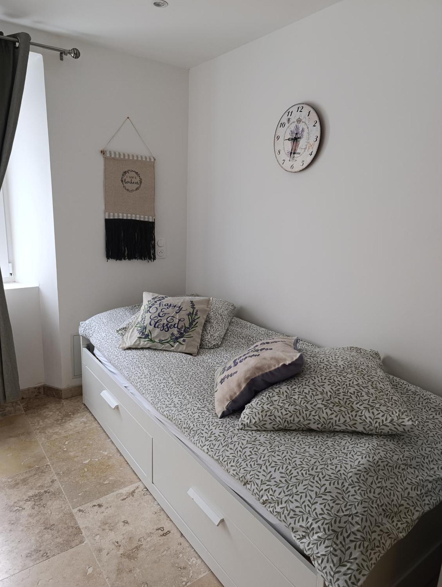 Logement Le Gabian Ampus Esterno foto