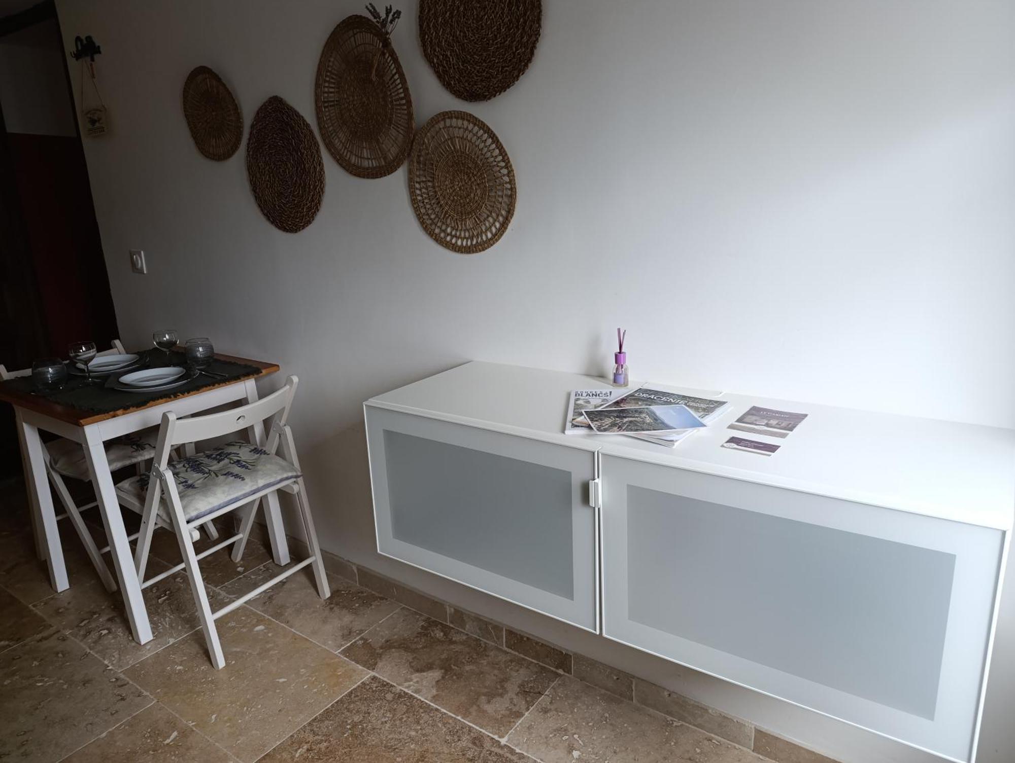 Logement Le Gabian Ampus Esterno foto